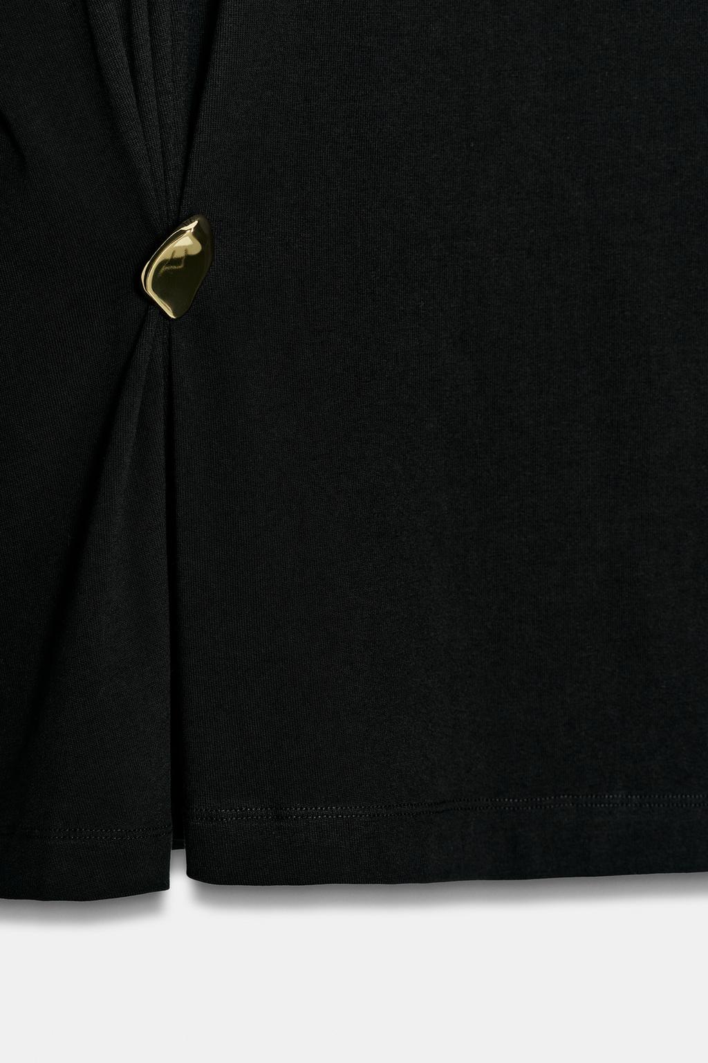 ФУТБОЛКА ИЗ ПЛОТНОГО ХЛОПКА С АППЛИКАЦИЕЙ