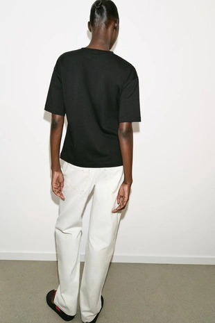 Футболка из плотного хлопка с аппликацией