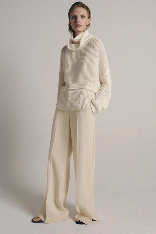 Укороченный свитер с воротником-стойкой- Заказать в России