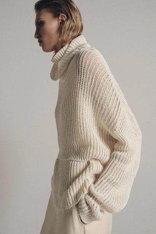 Укороченный свитер с воротником-стойкой- Заказать в России