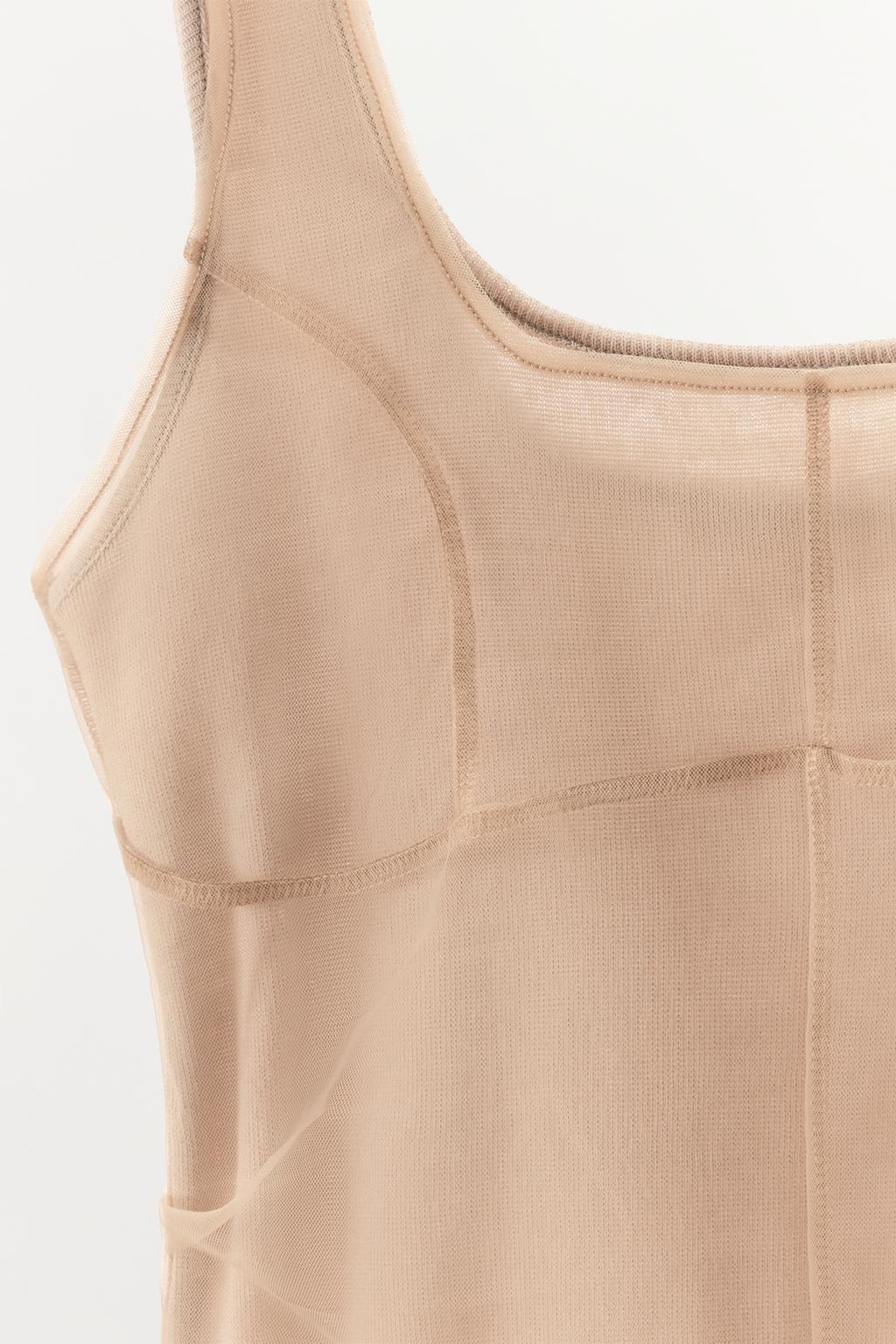 ТОП ИЗ ПОЛУПРОЗРАЧНОЙ ТКАНИ С ДЕКОРАТИВНОЙ СТРОЧКОЙ