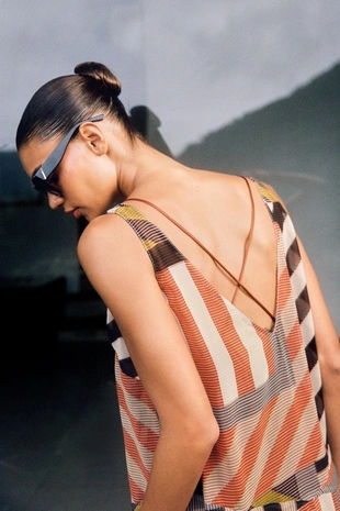 Платье с принтом пэчворк- Заказать в России