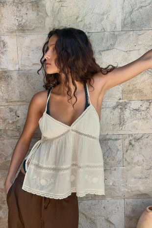 Топ из газа с вышивкой