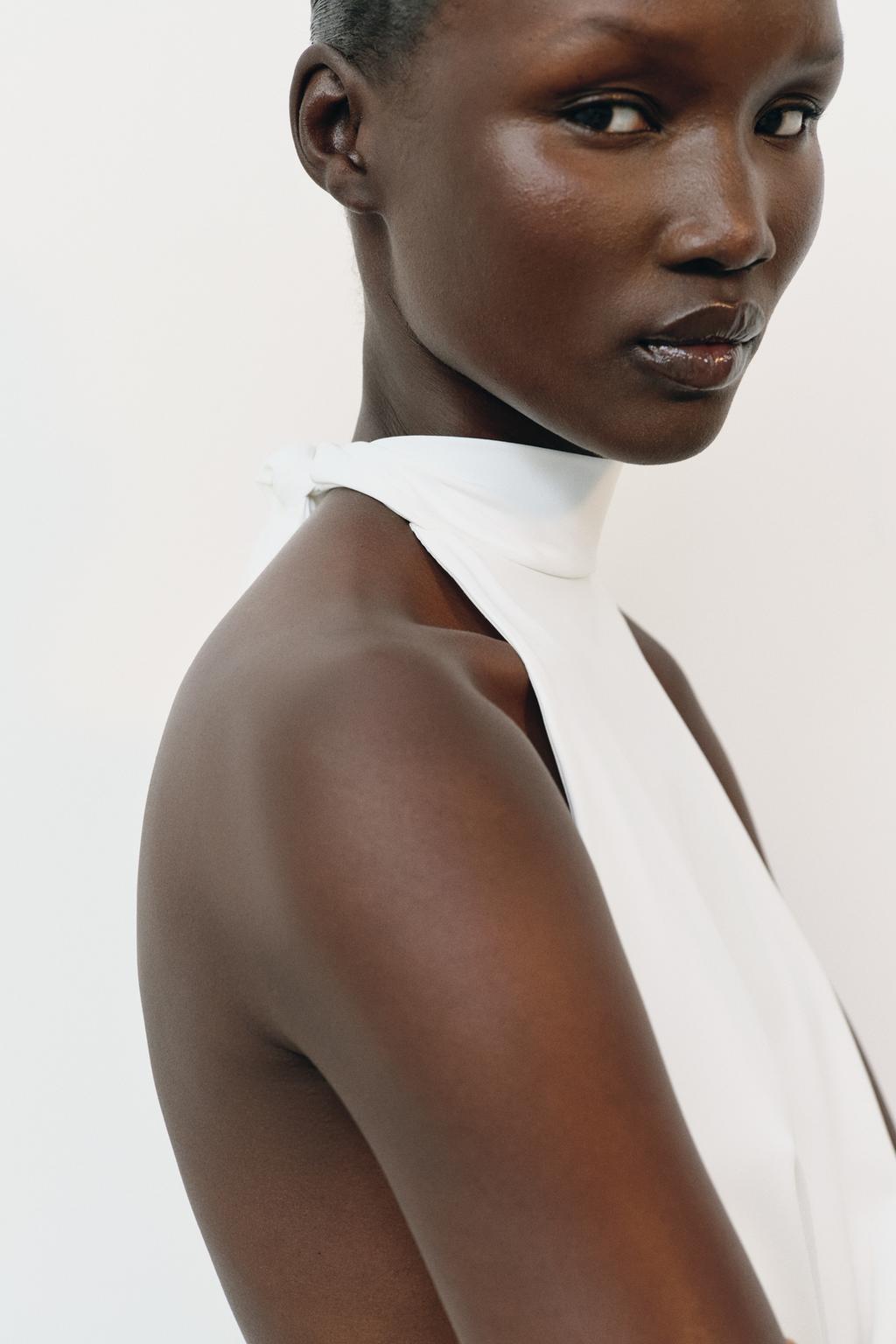 ПЛАТЬЕ ХАЛТЕР СО СБОРКАМИ