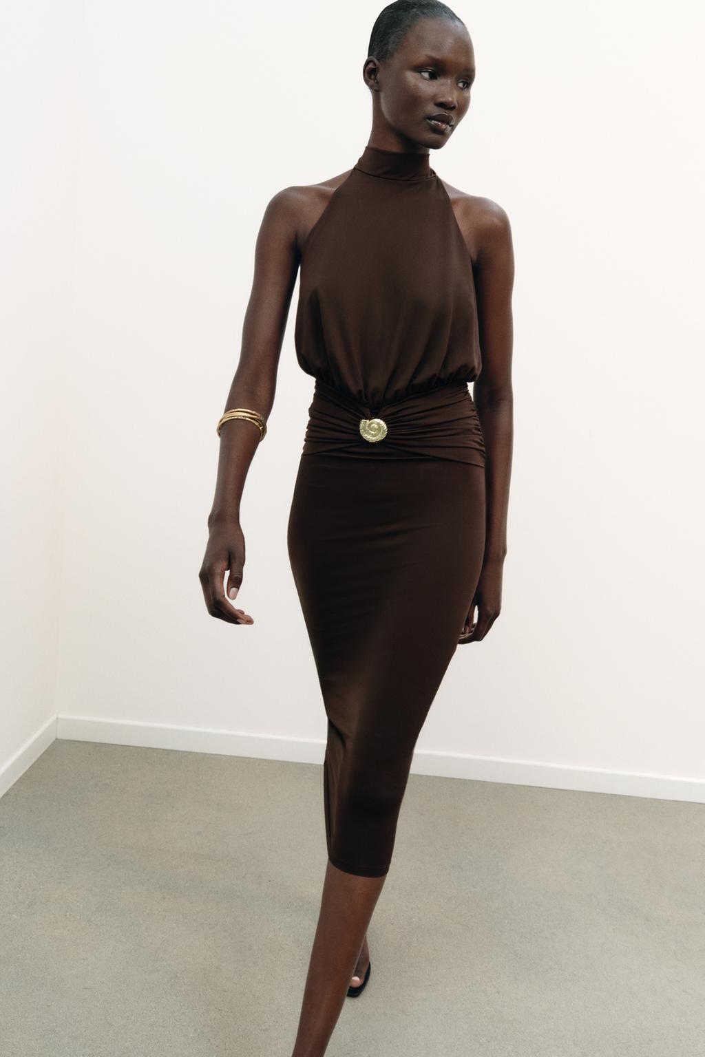 ПЛАТЬЕ ХАЛТЕР СО СБОРКАМИ