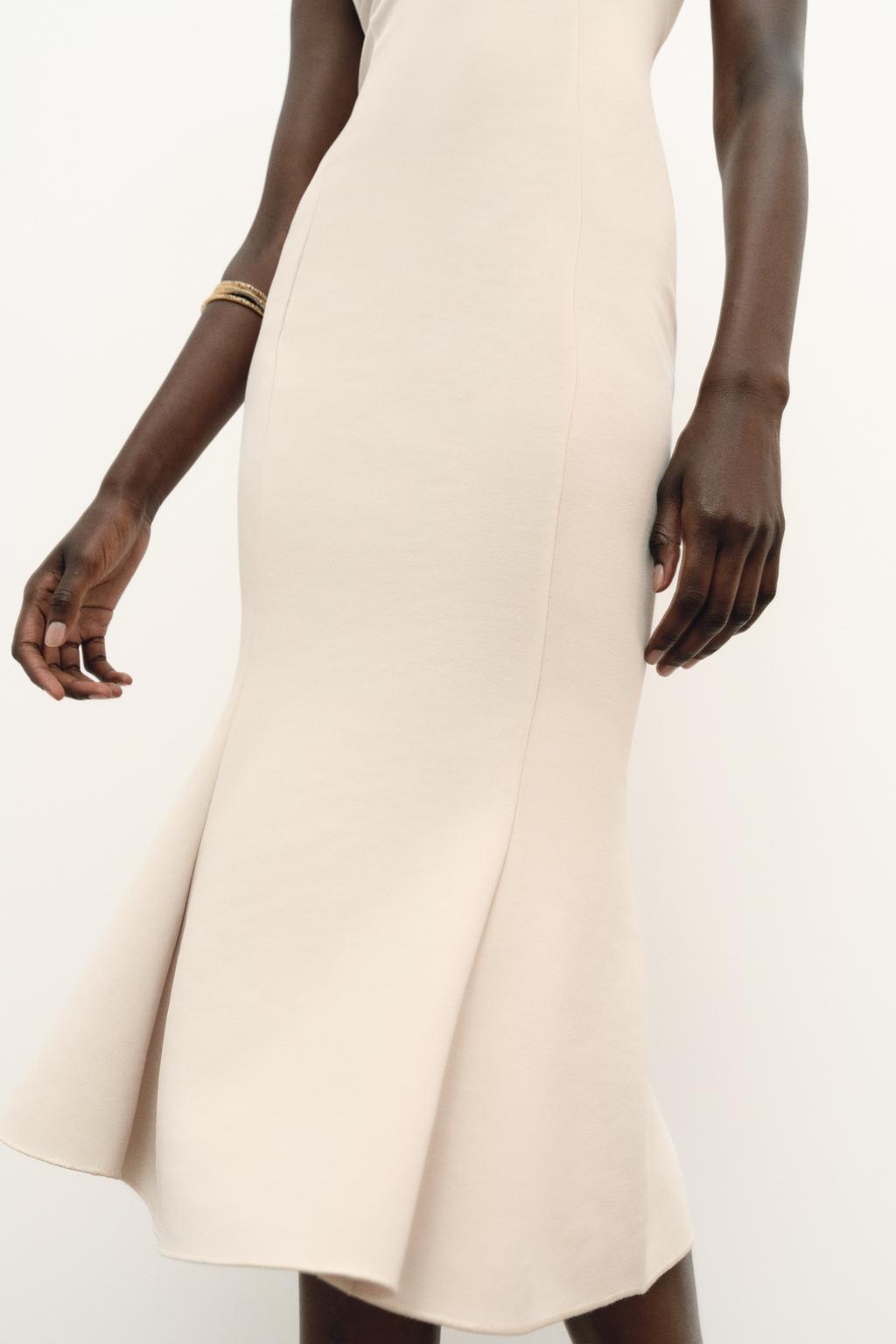 ПЛАТЬЕ С ВЫРЕЗОМ СЕРДЕЧКОМ