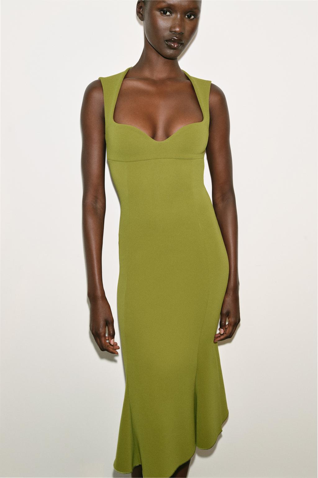 ПЛАТЬЕ С ВЫРЕЗОМ СЕРДЕЧКОМ