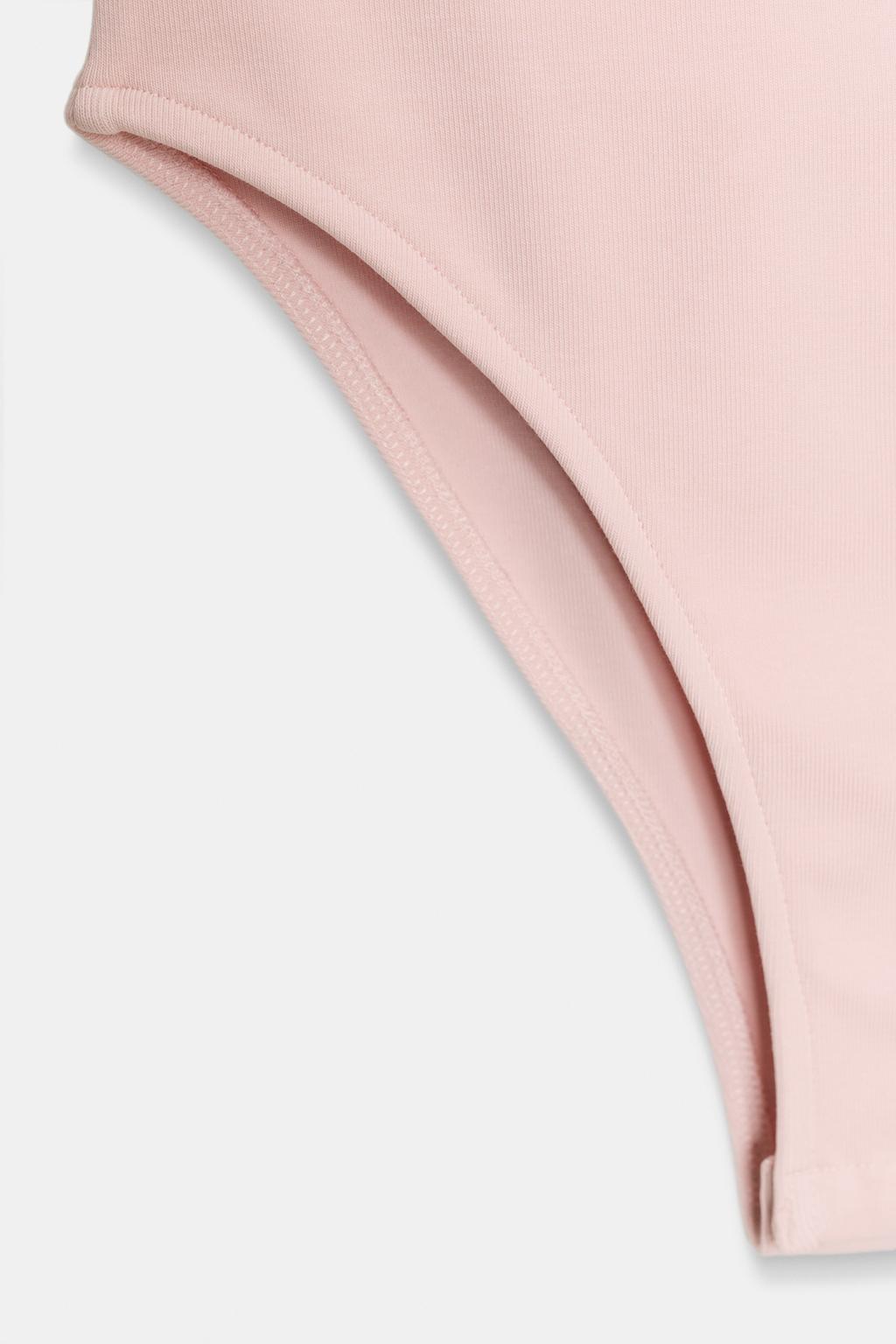 БОДИ С КРУГЛЫМ ВЫРЕЗОМ