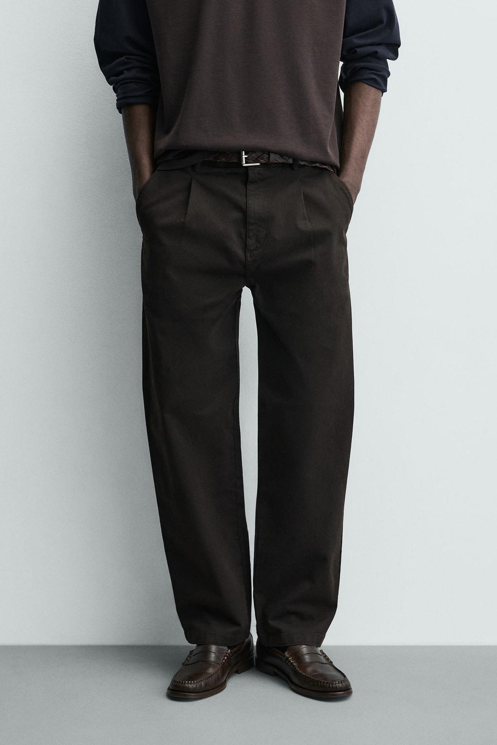 Широкие брюки со свободным кроем и складками