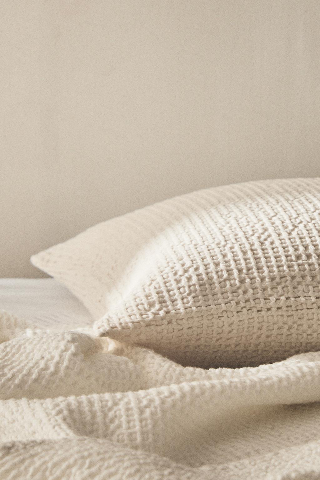 Наволочка из ткани в рубчик