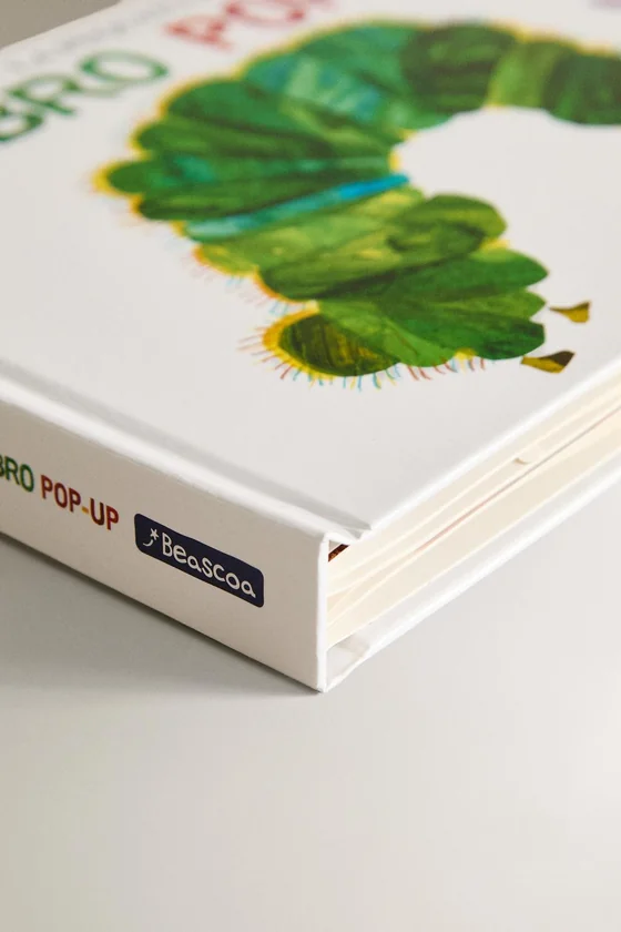 Детская книга голодная гусеница (на испанском)