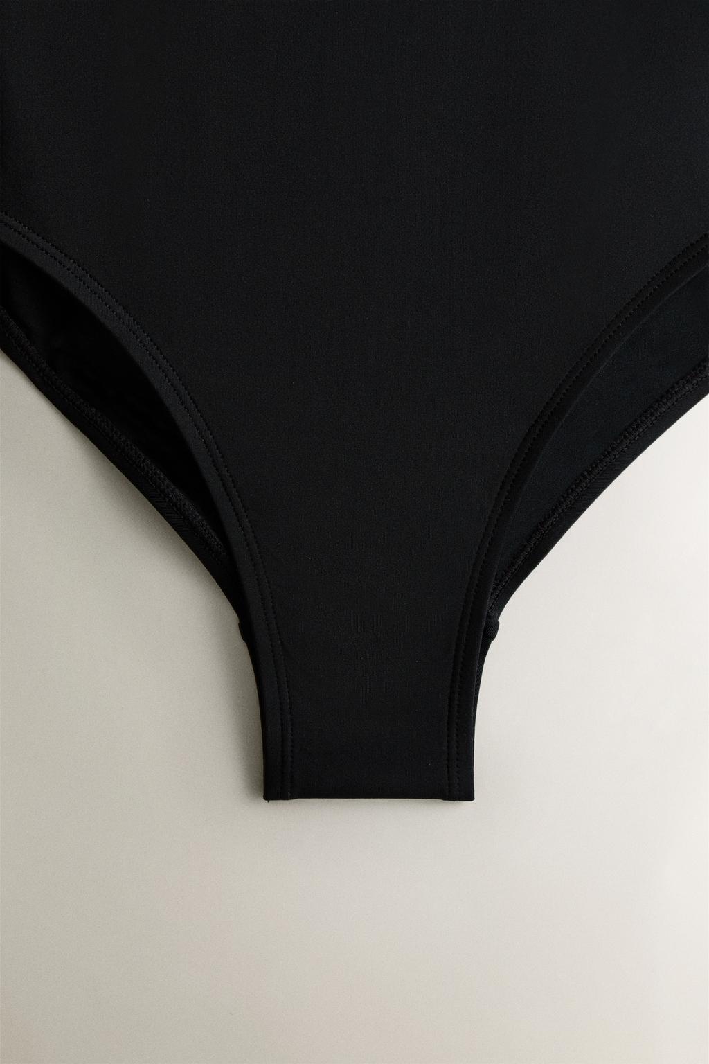 Пляжный купальник с контрастной полоской