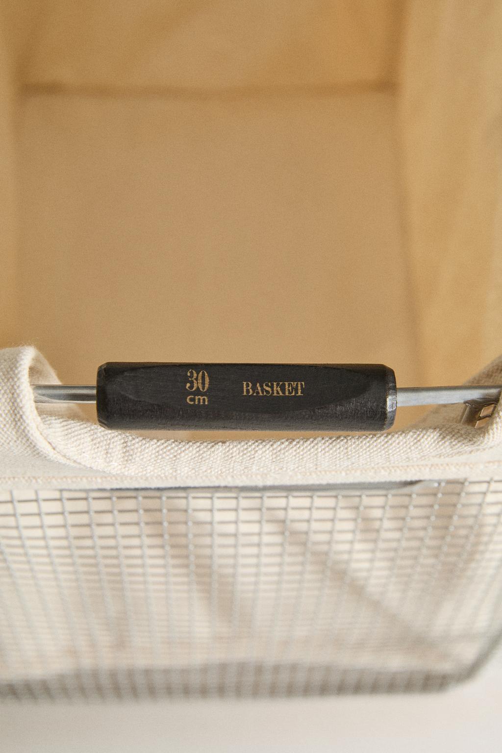 Металлическая корзина для белья