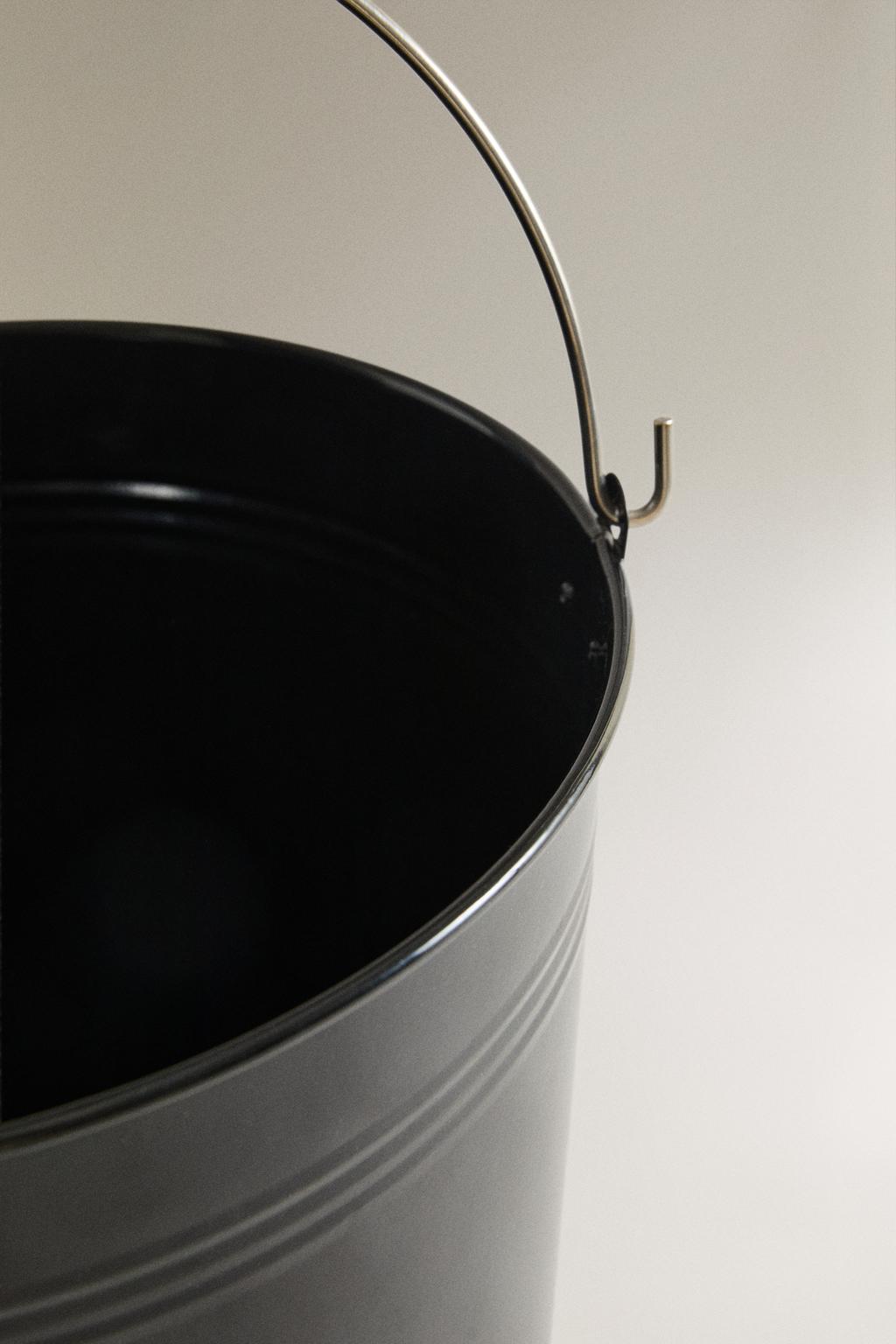 Металлическая ведроформа