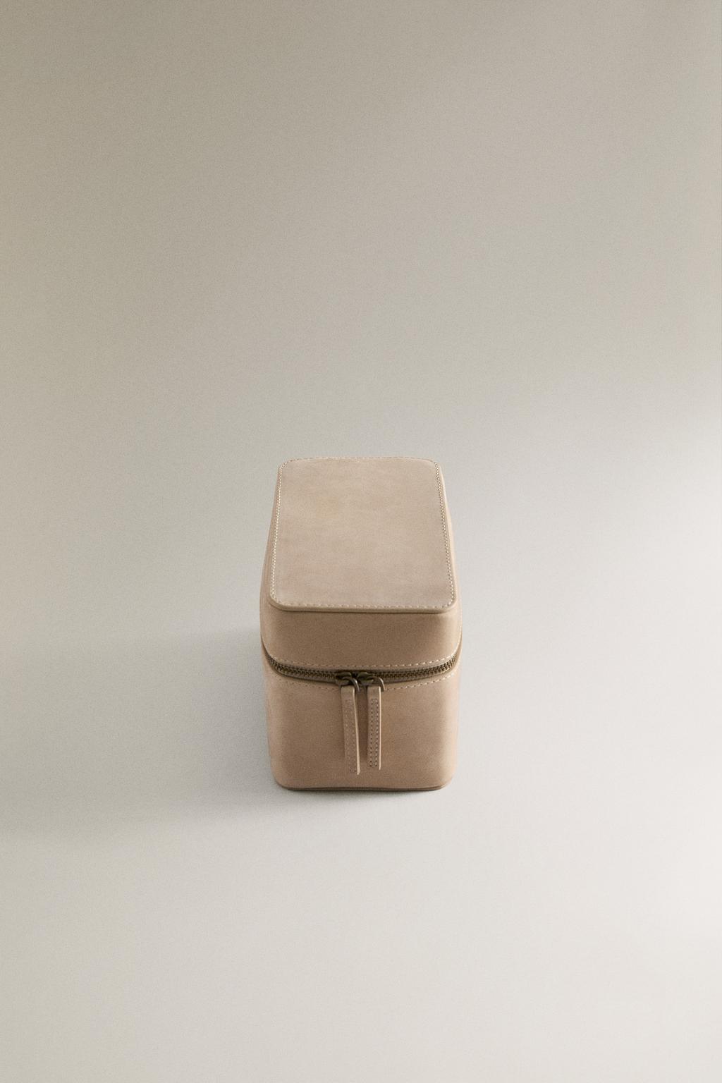 Кожаная косметичка для украшений на поездку