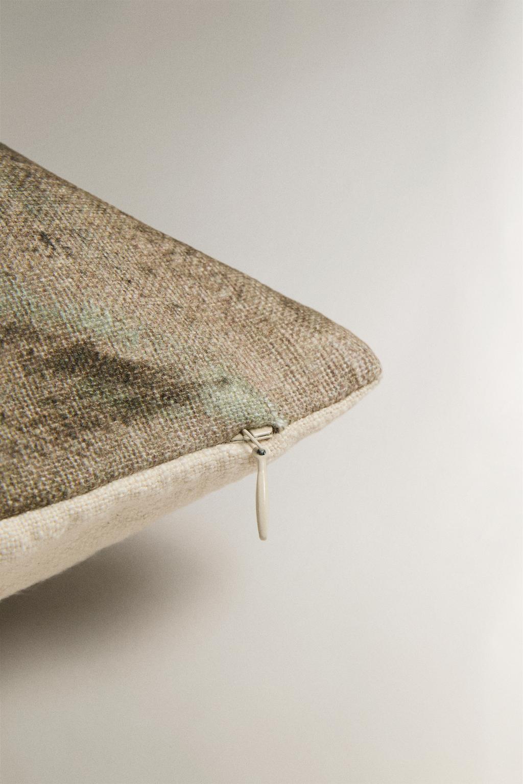 Чехол для декоративной подушки с цветочным узором