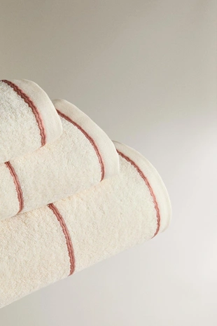 Полотенце для ванны с контрастной окантовкой- Заказать в России