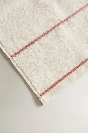 Полотенце для ванны с контрастной окантовкой- Заказать в России