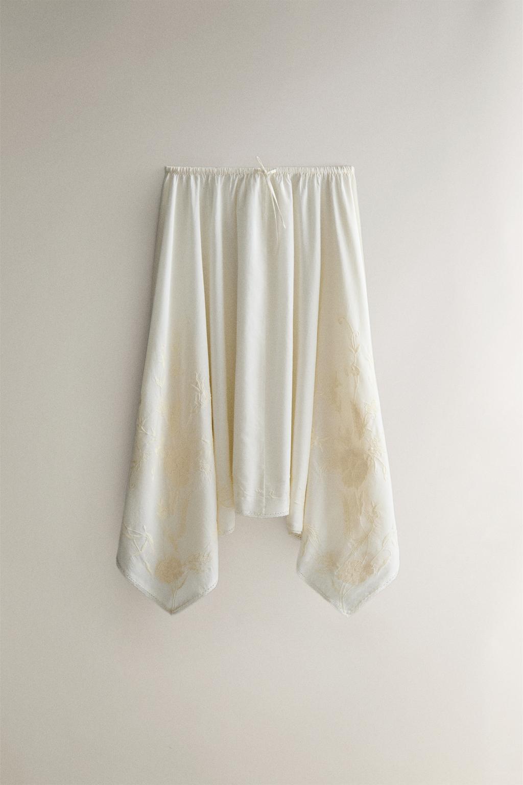 Юбка с вышивкой