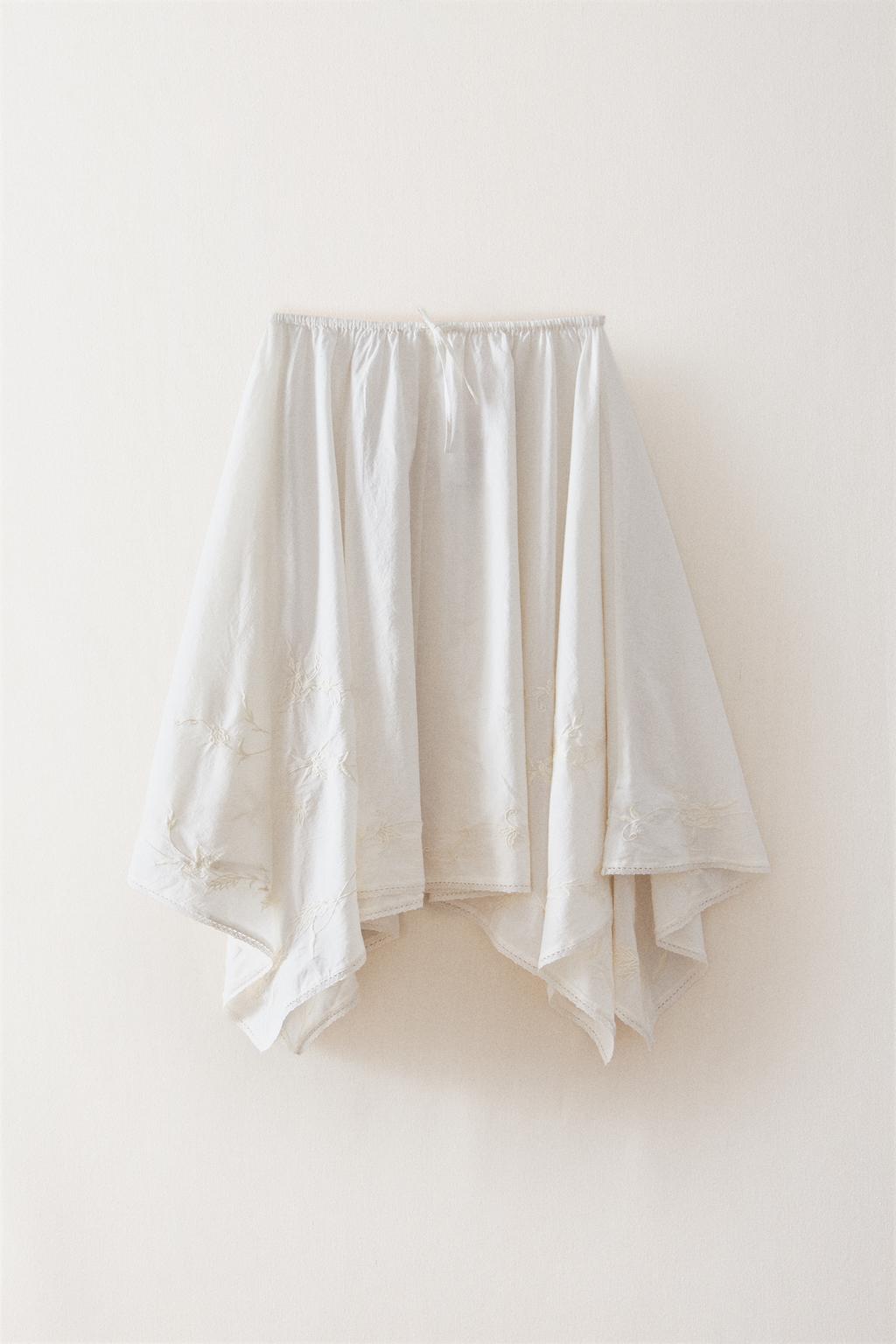 Юбка с вышивкой