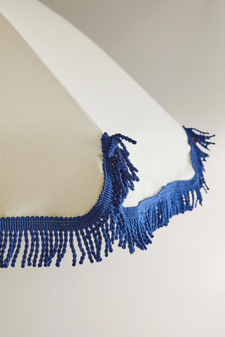 Пляжный зонт с кистями