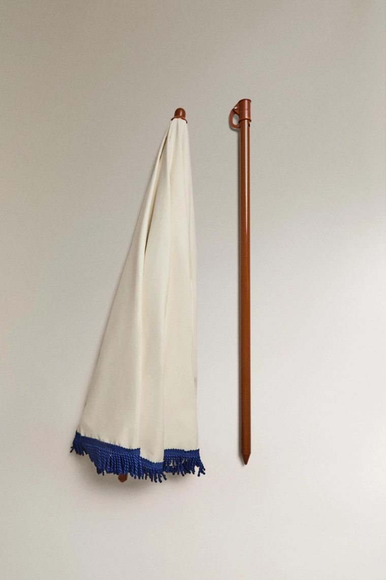 Пляжный зонт с кистями