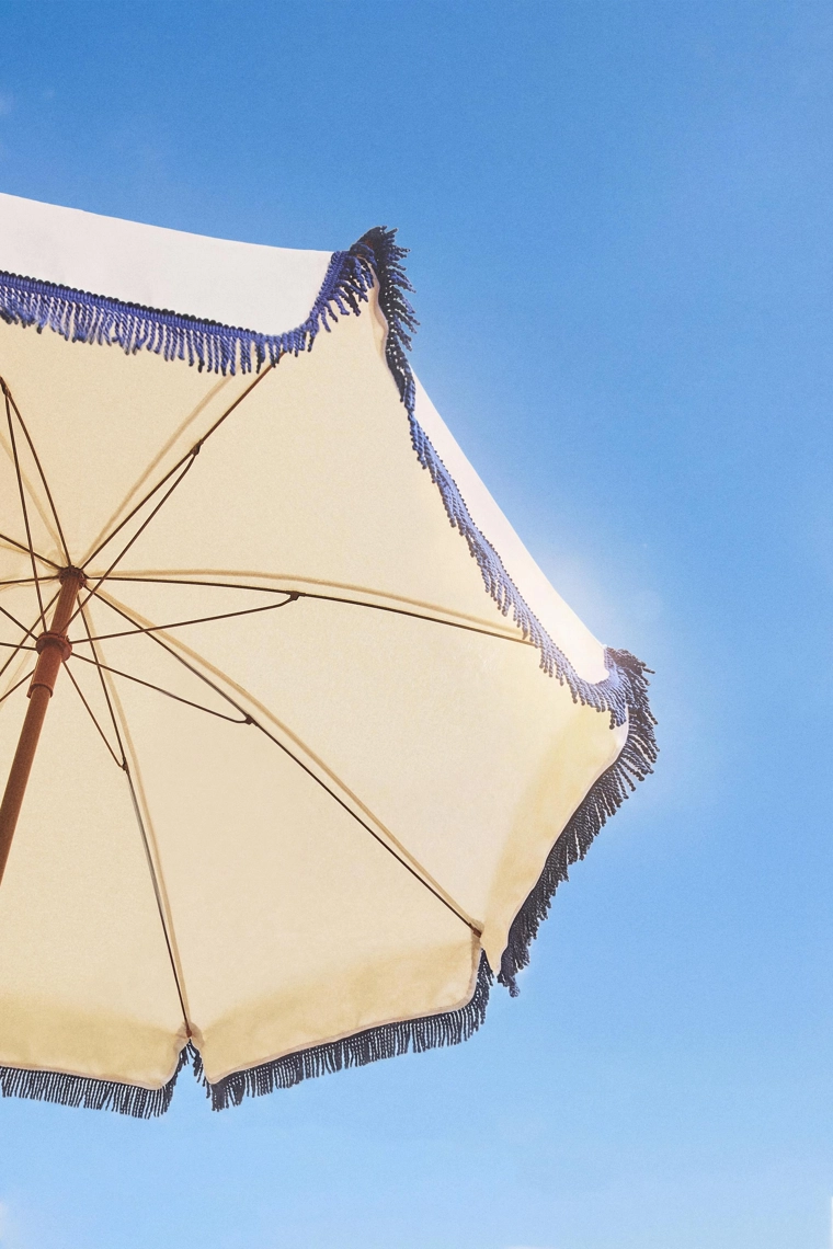 Пляжный зонт с кистями