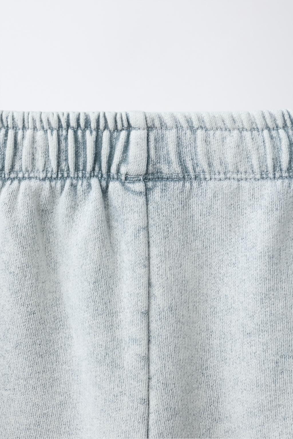 ШОРТЫ ИЗ МЯГКОЙ ТКАНИ С ЭФФЕКТОМ ПОТЕРТОСТИ KPOP DEMON HUNTERS™ NETFLIX ©