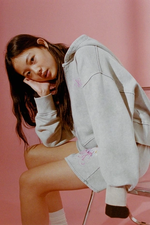 Шорты из мягкой ткани с эффектом потертости Kpop Demon Hunters™ Netflix ©- Заказать в России