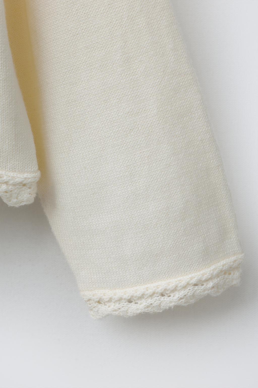 ВЯЗАНЫЙ КАРДИГАН С ДЕКОРАТИВНЫМИ ДЕТАЛЯМИ