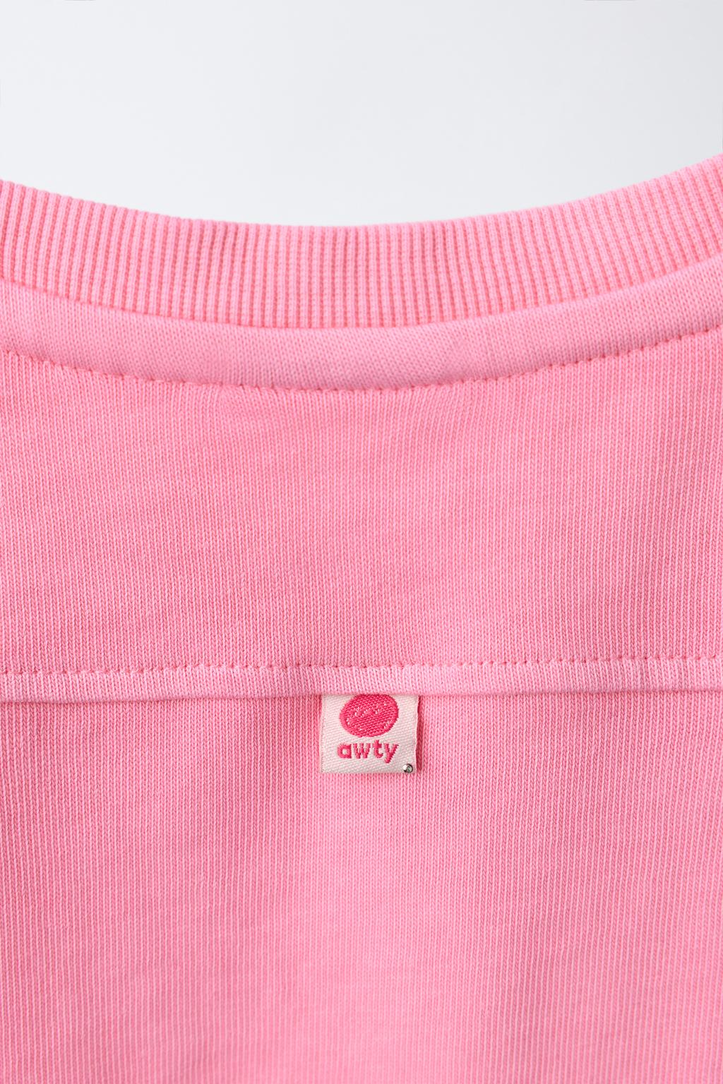 ОДНОТОННАЯ ФУТБОЛКА С НАШИВКОЙ