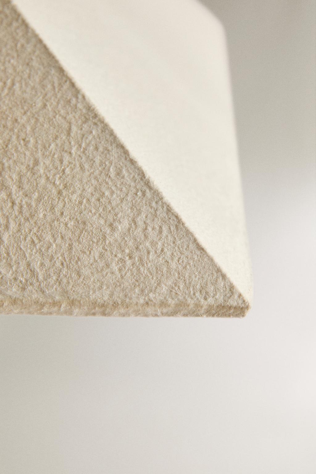 Подвесная лампа с геометрическим узором из бумаги