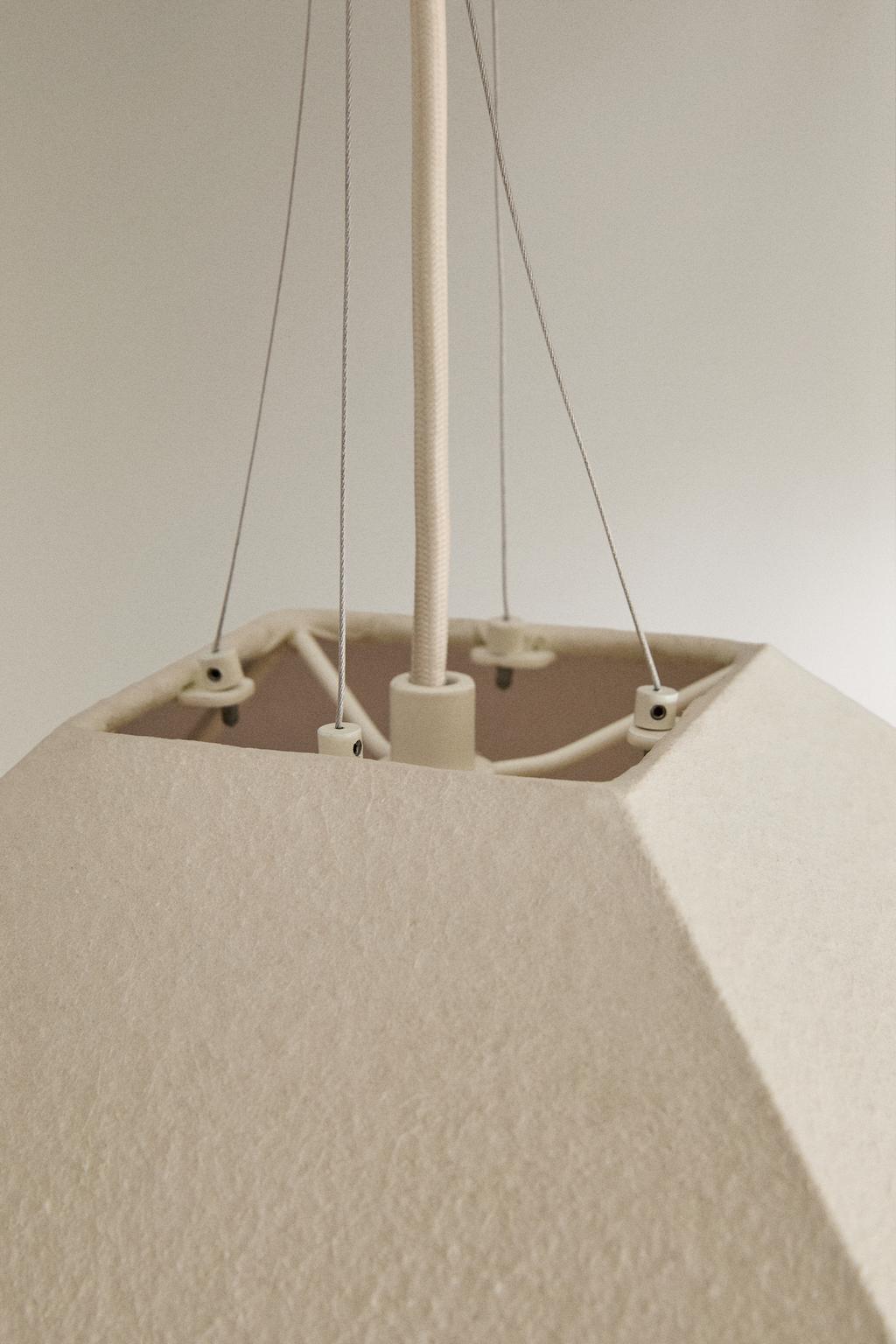 Подвесная лампа с геометрическим узором из бумаги