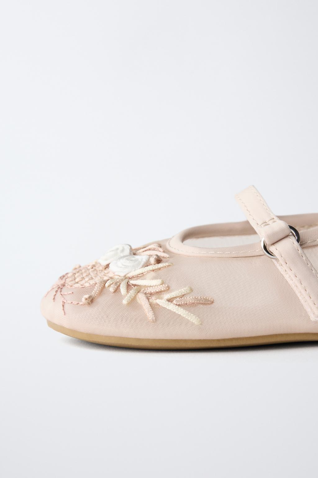 Туфли на ленте с цветами из органзы