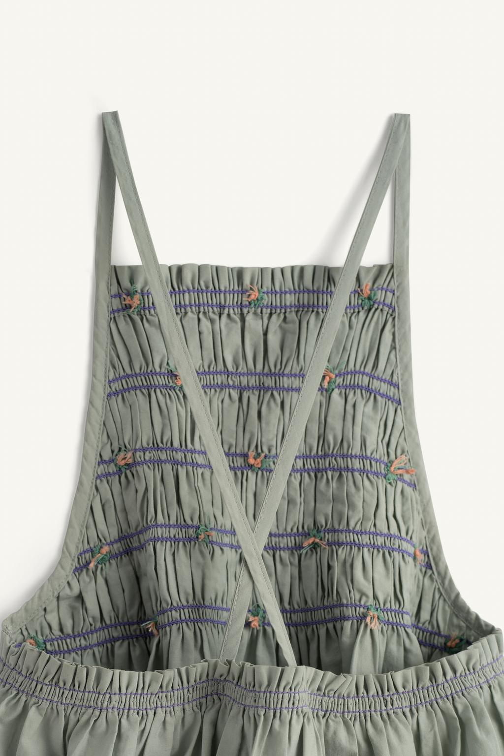 Платье-фартук с ограниченным тиражом с цветочнойвышивкой и оборками