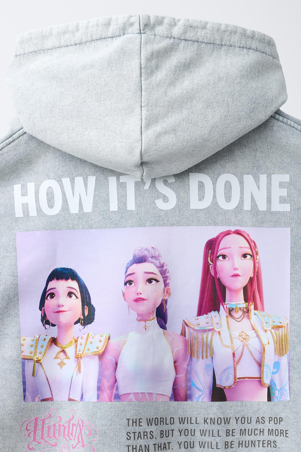 ТОЛСТОВКА НА МОЛНИИ С ЭФФЕКТОМ ПОТЕРТОСТИ KPOP DEMON HUNTERS™ NETFLIX ©