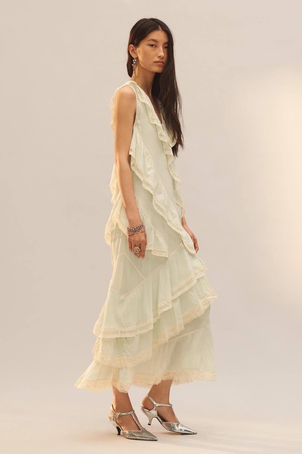 Платье из кружев с оборками limited edition