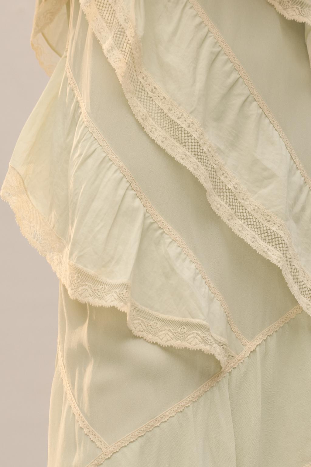 Платье из кружев с оборками limited edition