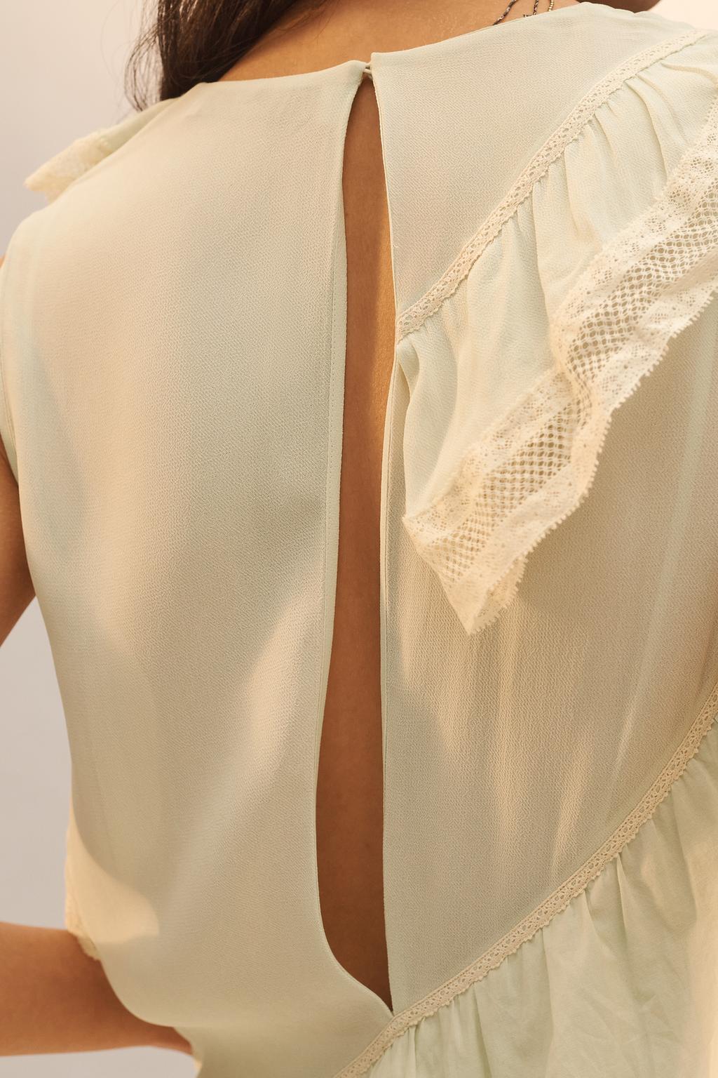 Платье из кружев с оборками limited edition