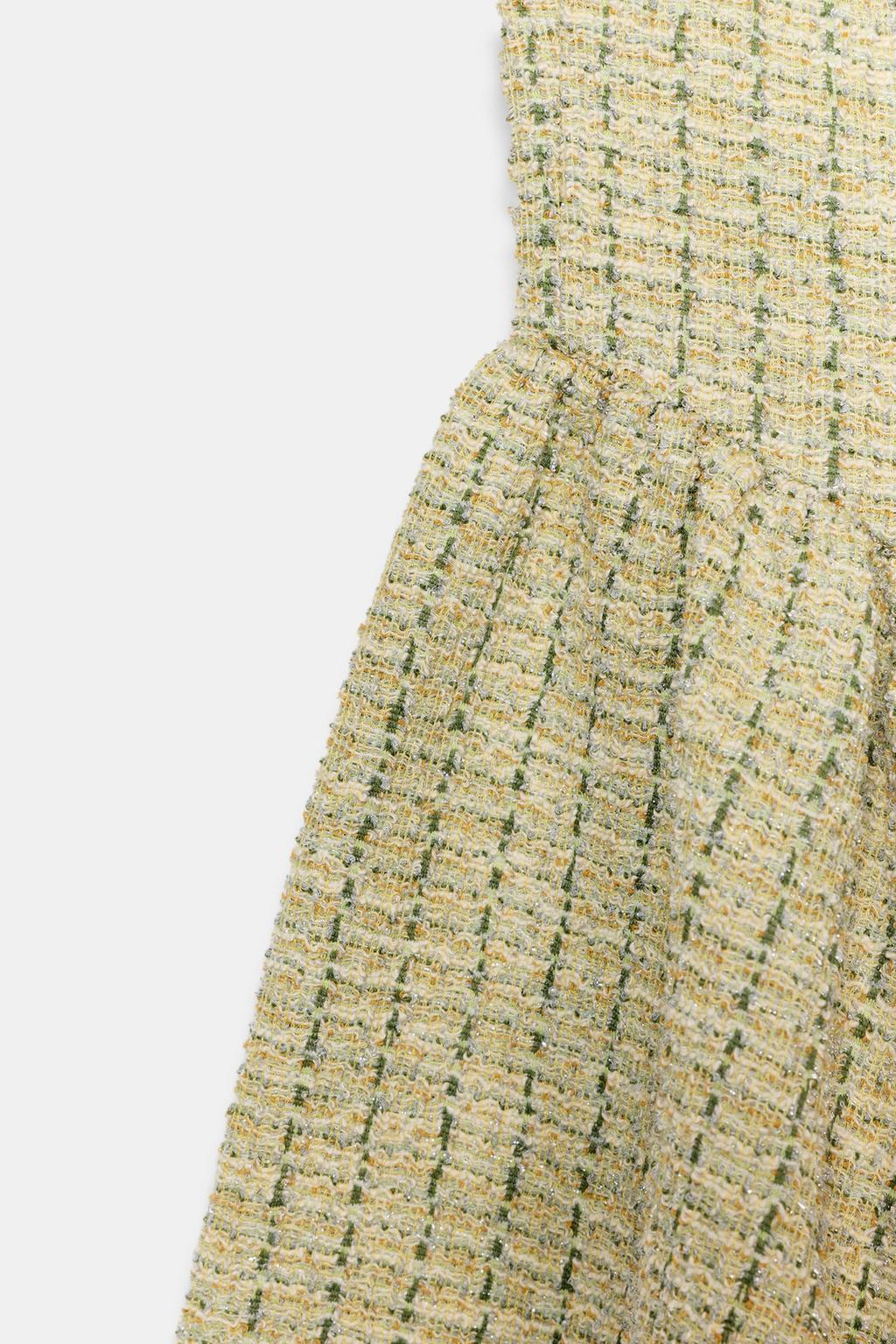 ПЛАТЬЕ ИЗ РЕЛЬЕФНОЙ ТКАНИ С ГОРЛОВИНОЙ ХАЛТЕР