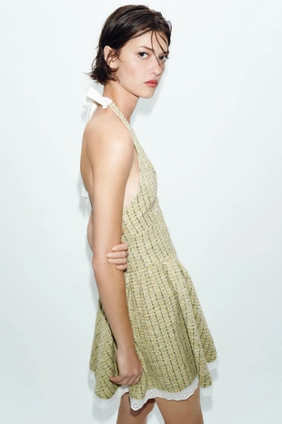 Платье из рельефной ткани с горловиной халтер- Заказать в России