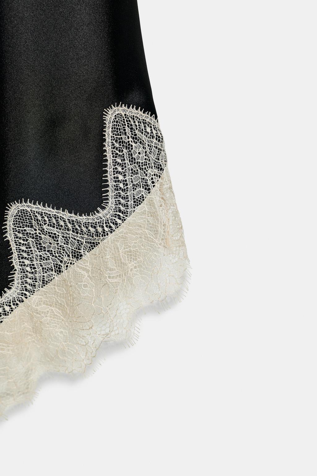 АТЛАСНОЕ ПЛАТЬЕ С КРУЖЕВОМ