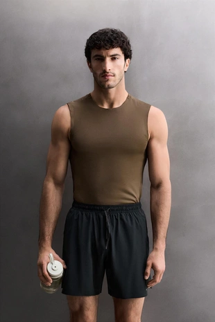 Майка-топ в качестве первого слоя