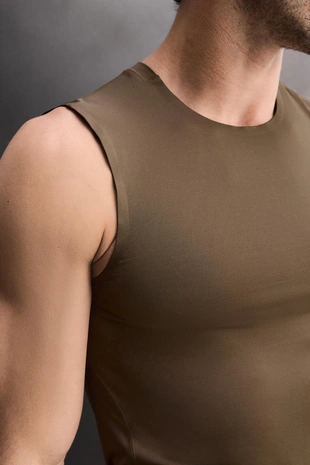 Майка-топ в качестве первого слоя