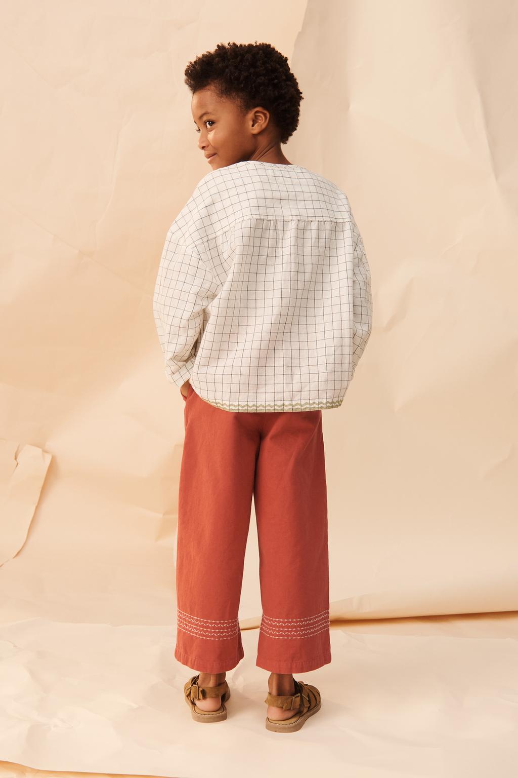 Рубашка с вышитым контрастным узором из ограниченной коллекции