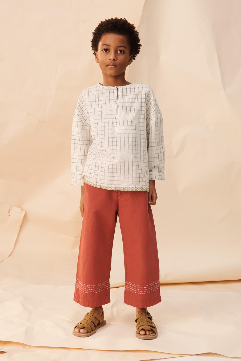 Рубашка с вышитым контрастным узором из ограниченной коллекции