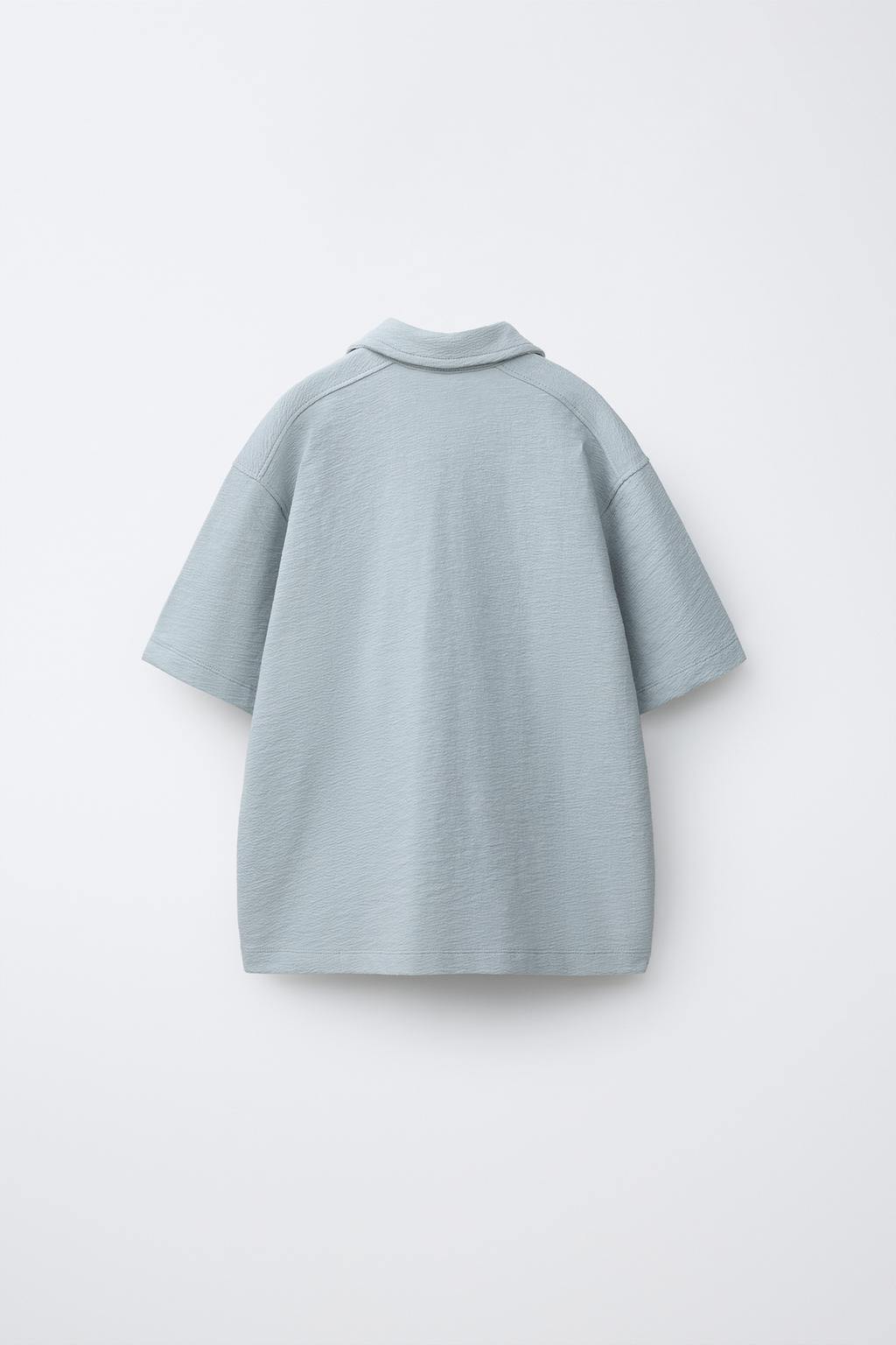 КОМПЛЕКТ ИЗ РУБАШКИ-ПОЛО И ШОРТ-БЕРМУД ИЗ ГРУБОЙ ТКАНИ С НАШИВКОЙ