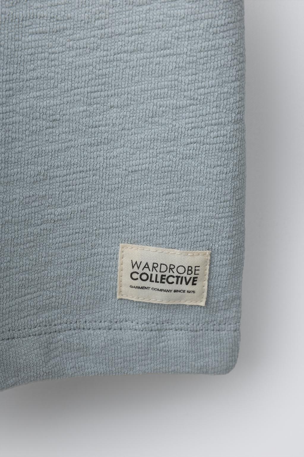 КОМПЛЕКТ ИЗ РУБАШКИ-ПОЛО И ШОРТ-БЕРМУД ИЗ ГРУБОЙ ТКАНИ С НАШИВКОЙ