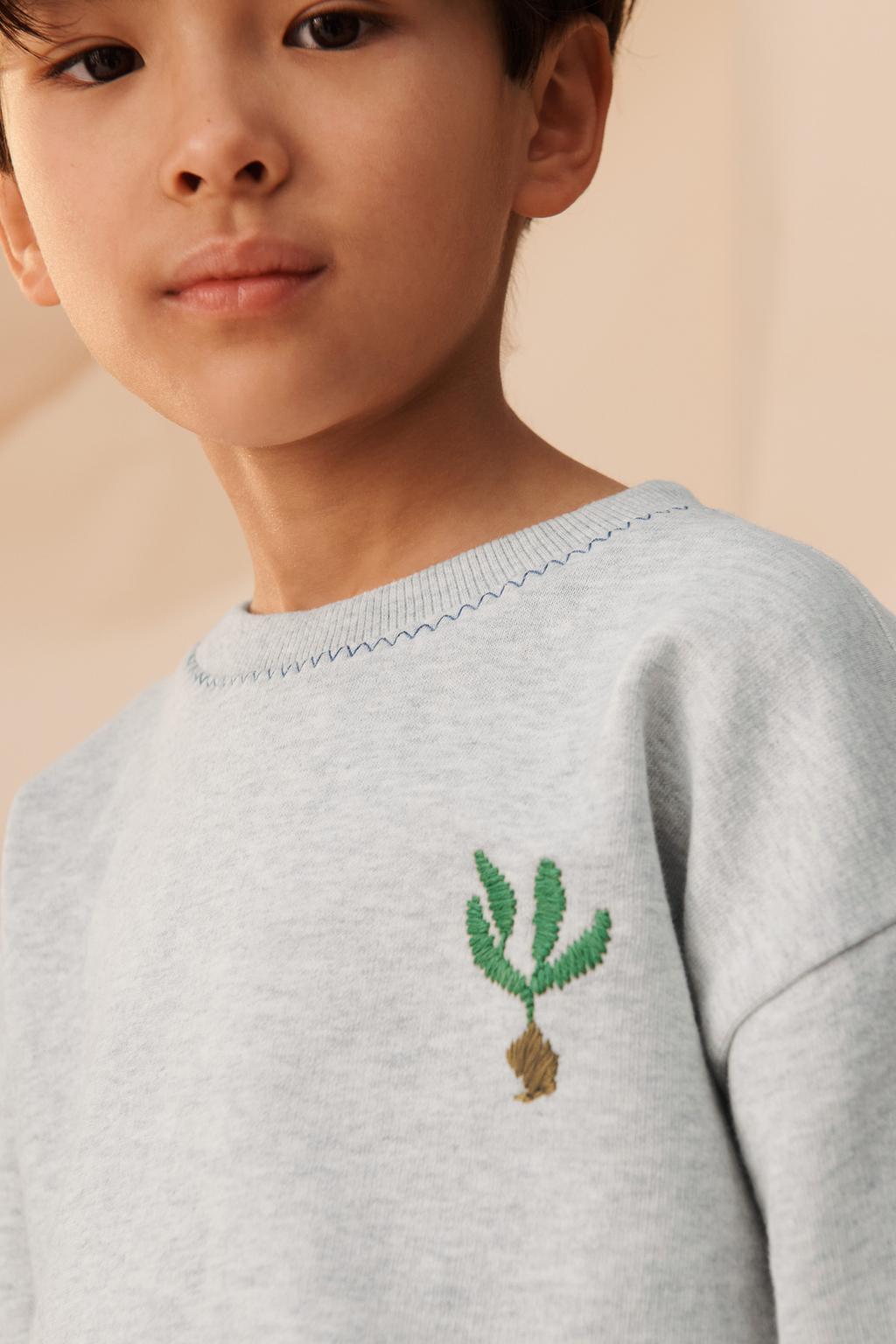 Свитшот с вышивкой из коллекции limited edition