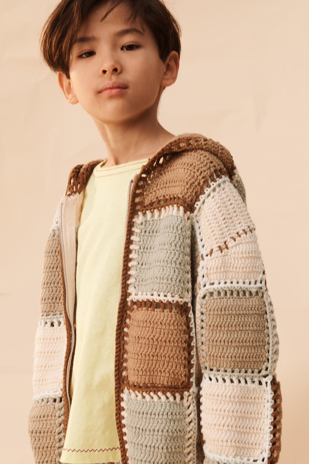 Кардиган с капюшоном из ажурных мотивов. лимитированное издание